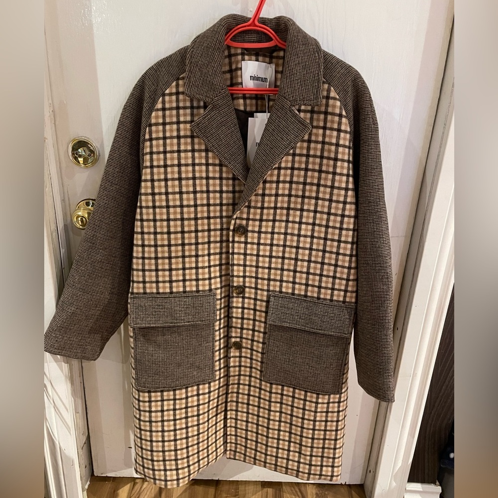 Minimum Patchy Coat - Picture 1 of 13